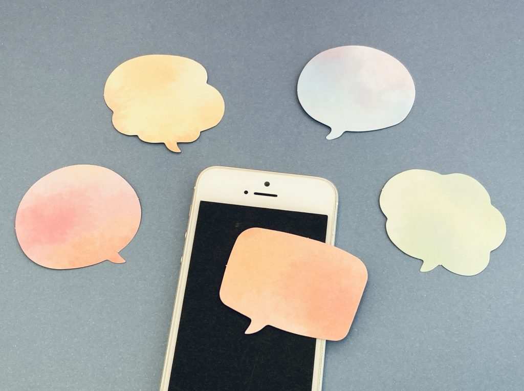 吹き出しとスマホ